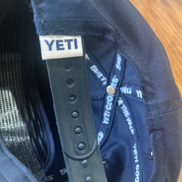 YETI Coolers Snapback Trucker Hat w/ Braid Rope Accent Like NeW!! - Picture 7 of 7